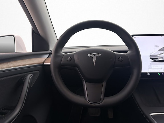 Tesla Model Y 12 of 30