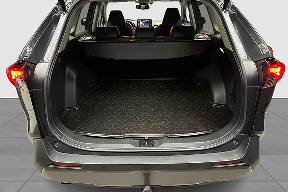 Toyota RAV4 4 of 19