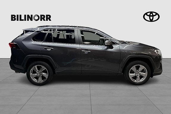 Toyota RAV4 6 of 19