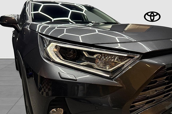 Toyota RAV4 9 of 19