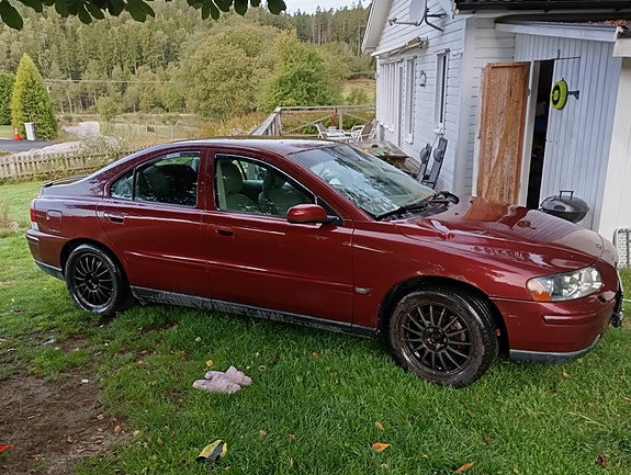 Volvo S60 2 of 7