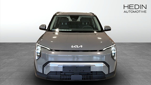 Kia EV3 8 of 13