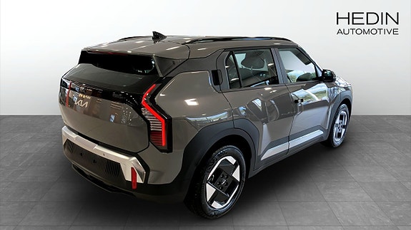 Kia EV3 2 of 13