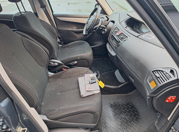 Citroen C4 Picasso 9 of 14