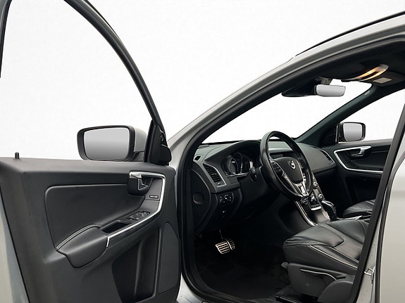 Volvo XC60 8 of 28