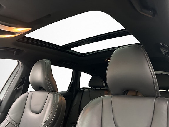 Volvo XC60 10 of 28