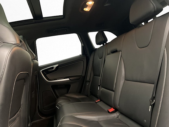 Volvo XC60 14 of 28