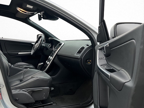 Volvo XC60 13 of 28