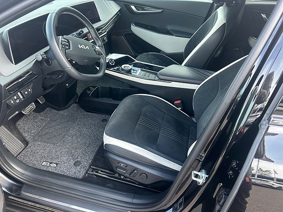 Kia EV6 8 of 26