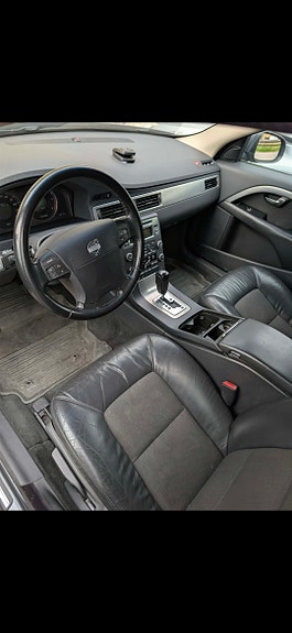 Volvo V70 2 of 2