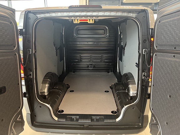 Kia PV5 8 of 14