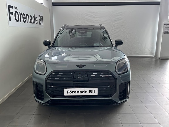 MINI Countryman SE 2 of 13