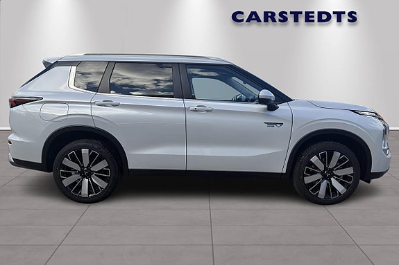 Mitsubishi Outlander 2 of 18