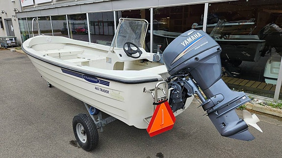 Crescent 465 Trader utt -06 Yamaha F30 AETL -06 2 of 8