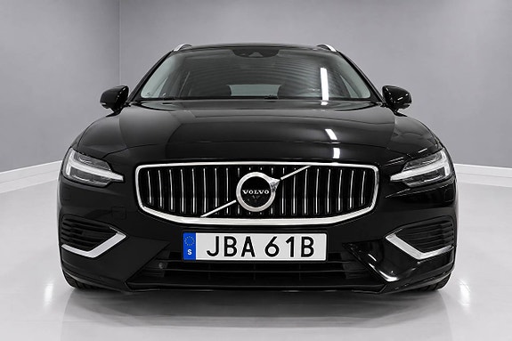 Volvo V60 2 of 27