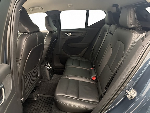 Volvo XC40 15 of 30