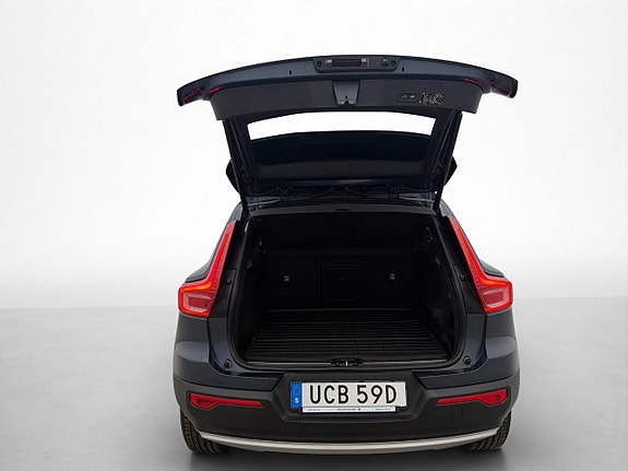 Volvo XC40 10 of 30
