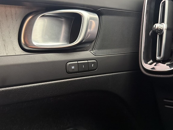 Volvo XC40 17 of 30