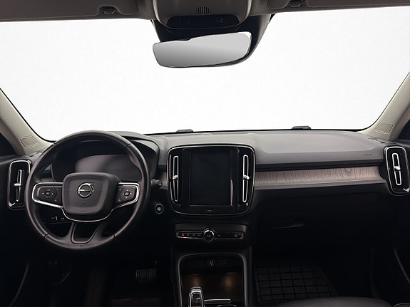 Volvo XC40 13 of 30