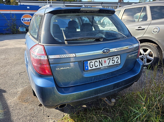 Subaru Outback 2 of 8