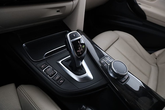 BMW 320i 24 of 30