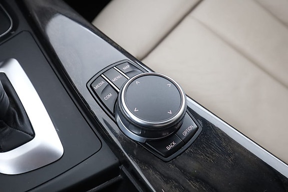 BMW 320i 29 of 30