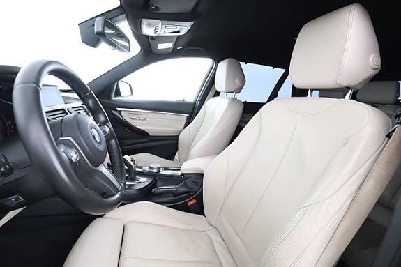 BMW 320i 11 of 30