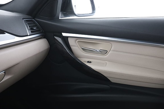 BMW 320i 30 of 30