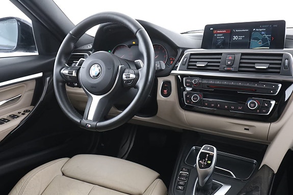 BMW 320i 14 of 30