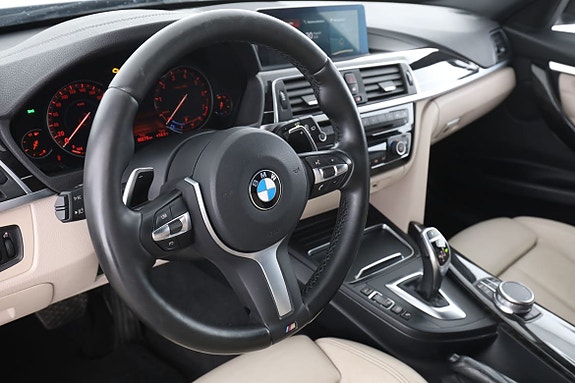 BMW 320i 12 of 30