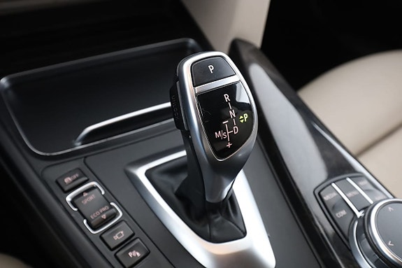 BMW 320i 28 of 30