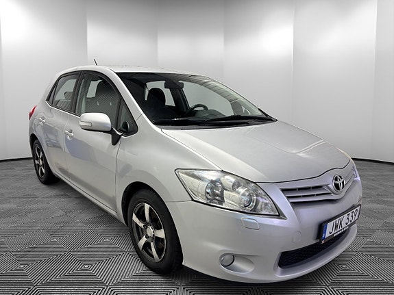 Toyota Auris 2 of 7
