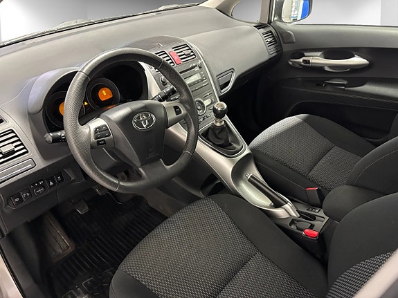 Toyota Auris 5 of 7