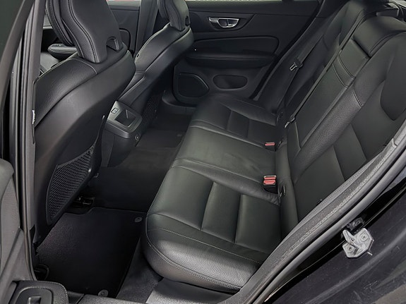 Volvo V60 11 of 24