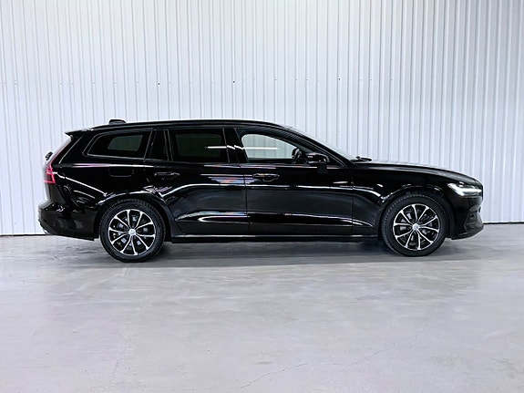 Volvo V60 2 of 24