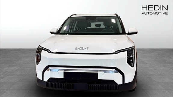 Kia EV3 2 of 12