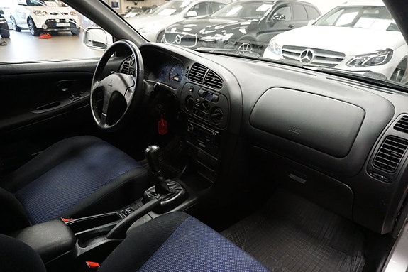Mitsubishi Colt 9 of 14