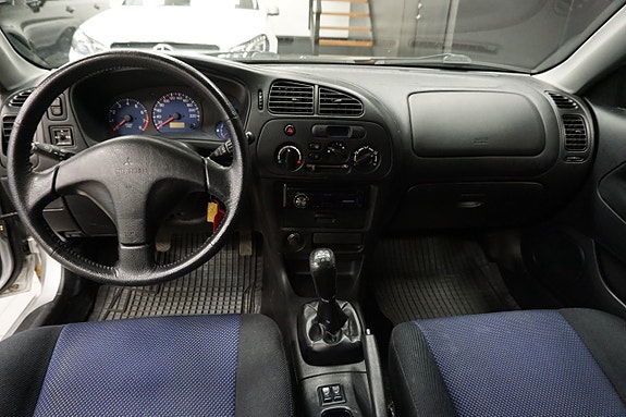 Mitsubishi Colt 10 of 14