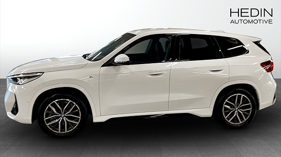 BMW iX1 6 of 9