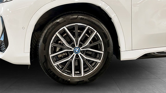 BMW iX1 9 of 9