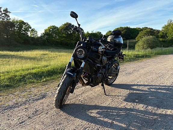 Yamaha XSR700 2 of 3