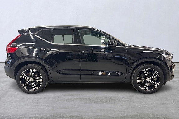 Volvo XC40 2 of 23