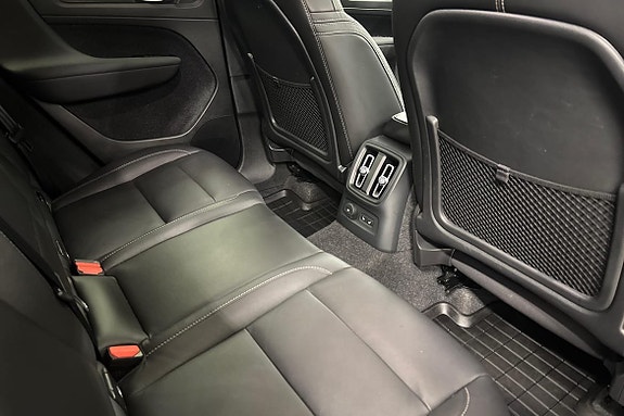 Volvo XC40 13 of 23