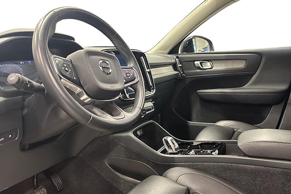 Volvo XC40 8 of 23