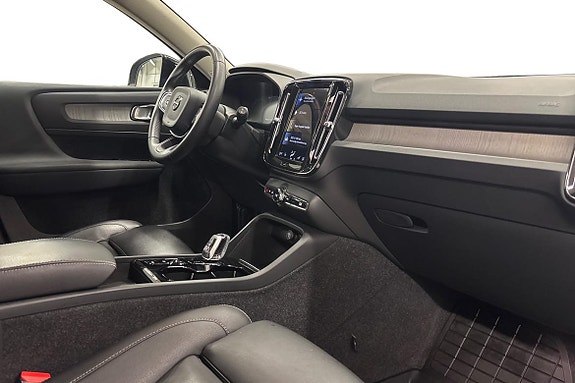 Volvo XC40 10 of 23