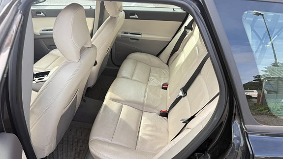 Volvo V50 10 of 13