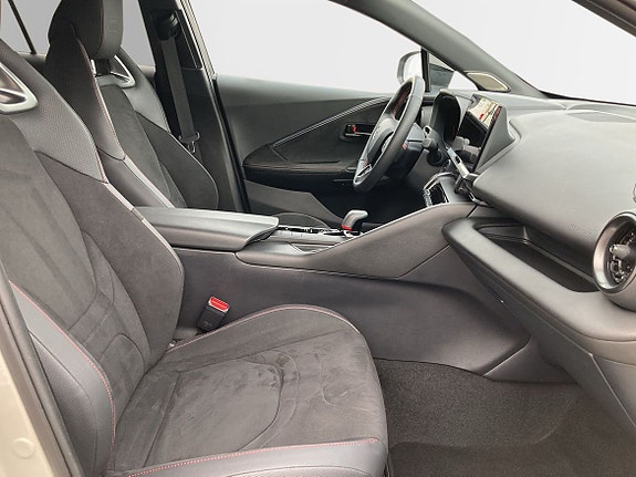Toyota C-HR 7 of 11