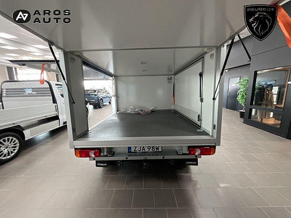 Peugeot e-Expert 8 of 14