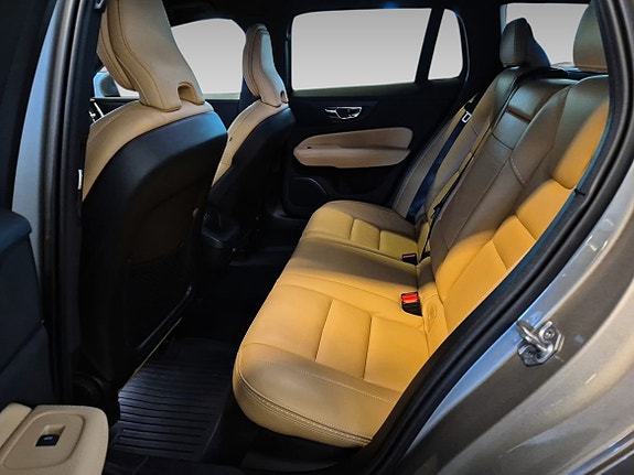 Volvo V60 Cross Country 9 of 12