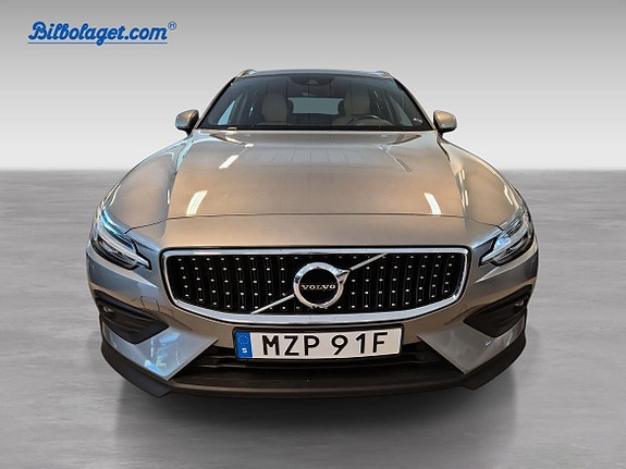 Volvo V60 Cross Country 6 of 12